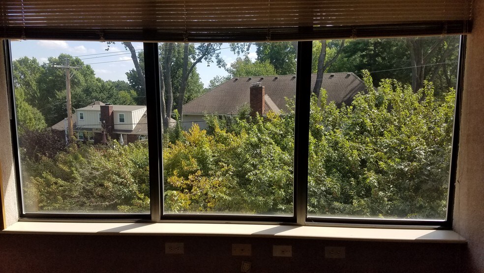 More Photos Of 4228 S Hocker Dr, Independence Office For Sale