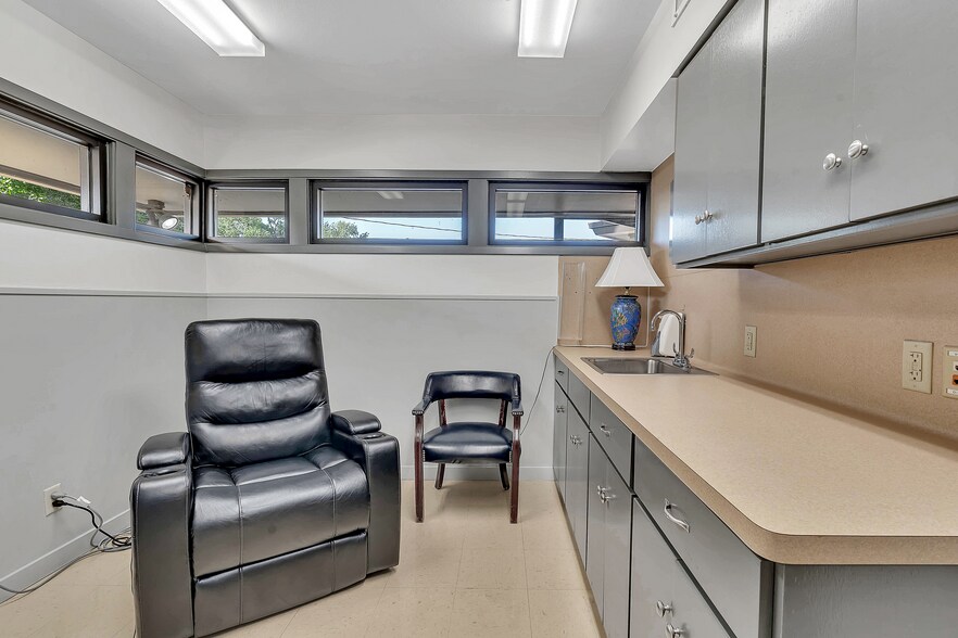 More Photos Of 1212 Clinic Dr, Tyler Healthcare For Sale