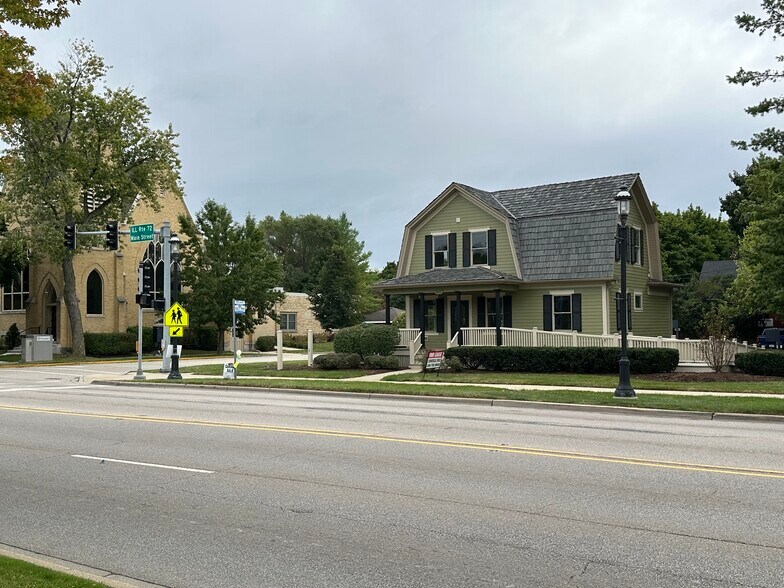 More Photos Of 501 W Main St, West Dundee Storefront Retail Office For Lease