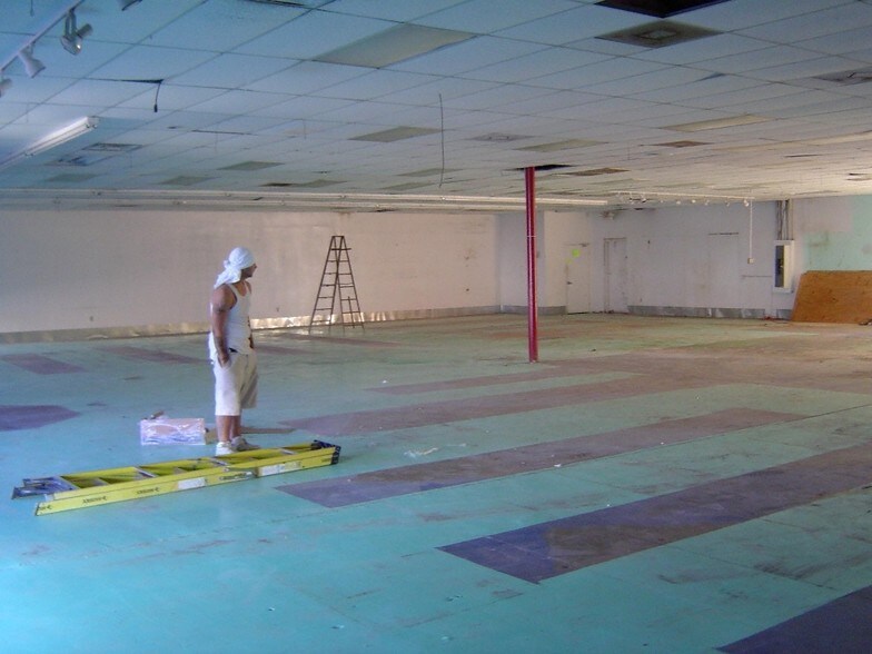 More Photos Of 4941 E Busch Blvd, Tampa Storefront For Lease