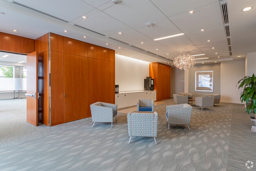 More Photos Of 1410-1430 Spring Hill Rd, McLean Unknown For Lease