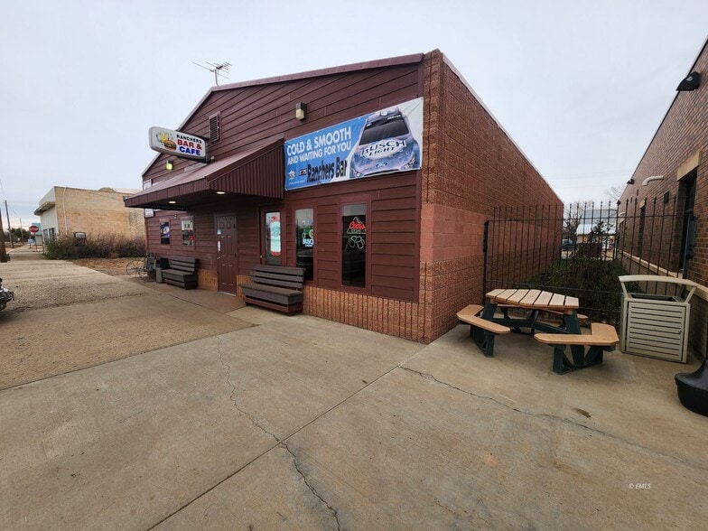 Primary Photo Of 424 Main St, Jordan Sports And Entertainment For Sale