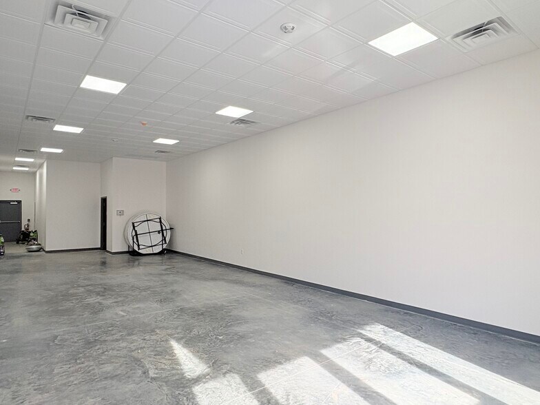 More Photos Of 110 Orange Ct, Bowling Green Flex For Lease