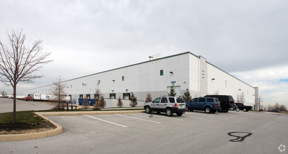 More Photos Of 758 Columbia Rd, Plainfield Warehouse For Lease