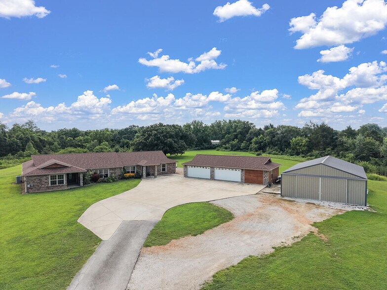 More Photos Of 19824 State Highway 112, Cassville Apartments For Sale