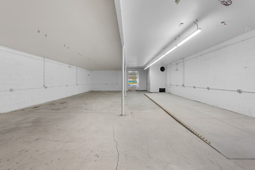 More Photos Of 127 SE 3rd St, Lees Summit Freestanding For Lease