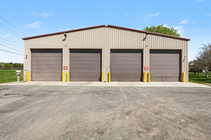 More Photos Of 11084 Dennis W Kerns Pky, King George Warehouse For Sale