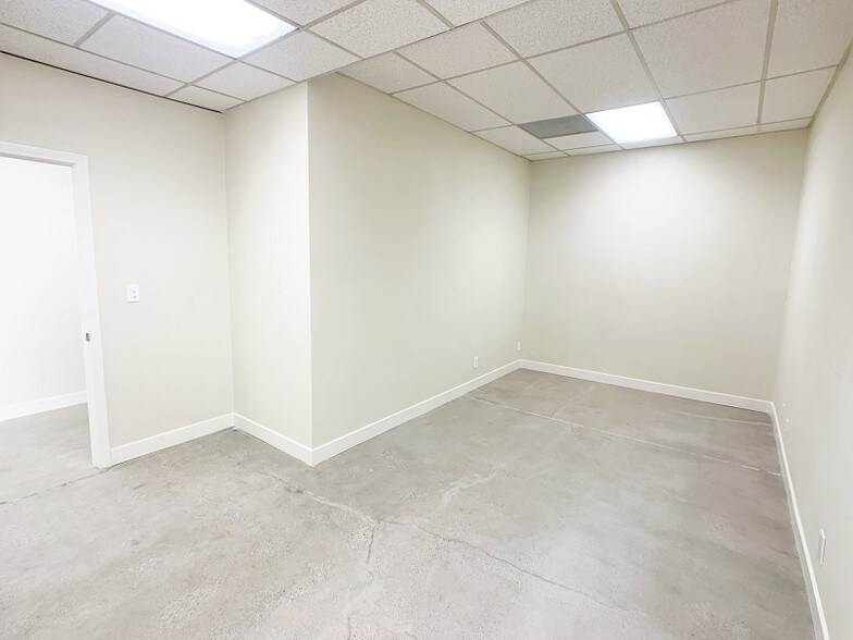More Photos Of 935 N Vignes St, Los Angeles Auto Dealership For Lease