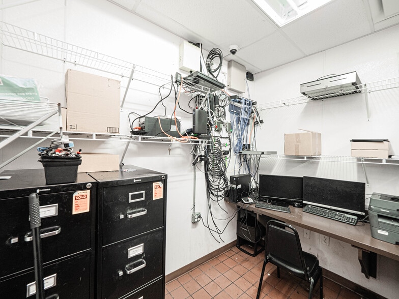 More Photos Of 401 Walker Dr, Henderson General Retail For Sale