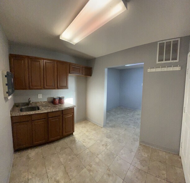 More Photos Of 2321 N Masch Branch Rd, Denton Warehouse For Lease