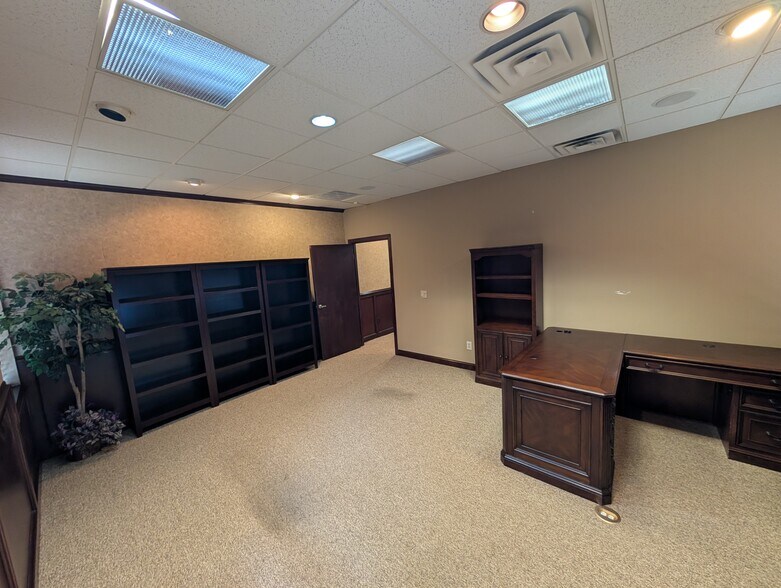 More Photos Of 6016-6020 NW 120th Ct, Oklahoma City Coworking Space