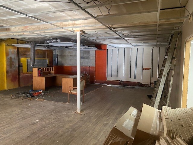 More Photos Of 7448 Springfield Ave, Sykesville Storefront For Lease