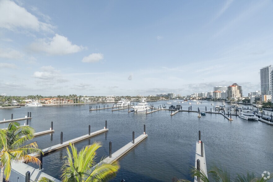 More Photos Of 151 Las Olas Cir, Fort Lauderdale Freestanding For Lease