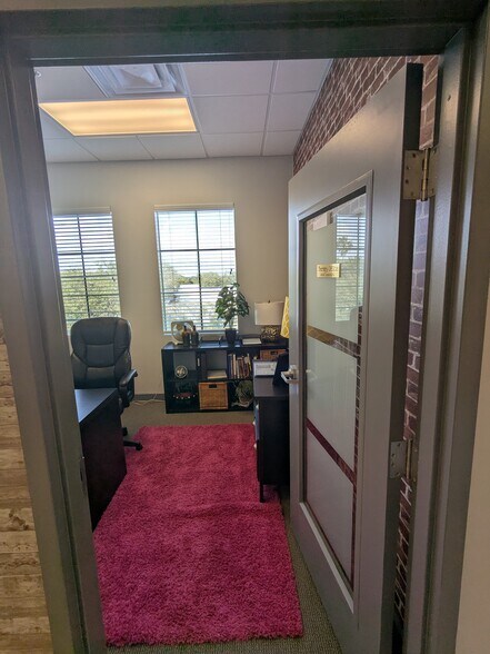 More Photos Of 7065 Westpointe Blvd, Orlando Loft Creative Space For Sale