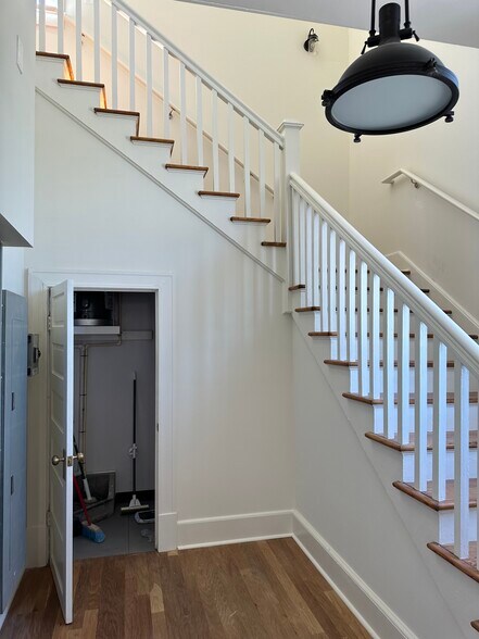 More Photos Of 2324 Marietta Rd NW, Atlanta Loft Creative Space For Lease