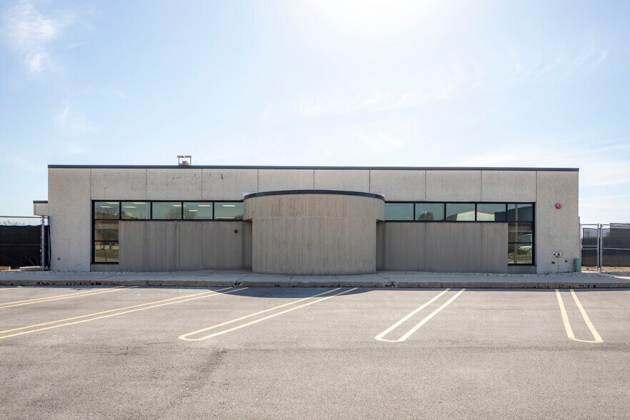 More Photos Of 344 St. Paul Blvd, Carol Stream Warehouse For Sale