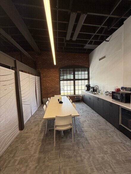 More Photos Of 420 NW 5th St, Evansville Office For Lease