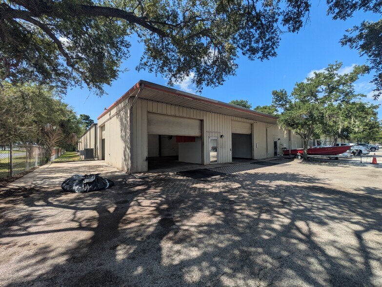 Primary Photo Of 11733 66th St N, Largo Manufacturing For Lease
