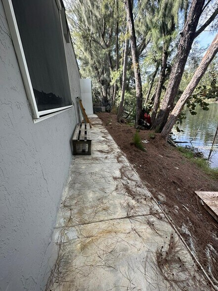 More Photos Of 2000-2040 NW 94th Ave, Miami Warehouse For Sale