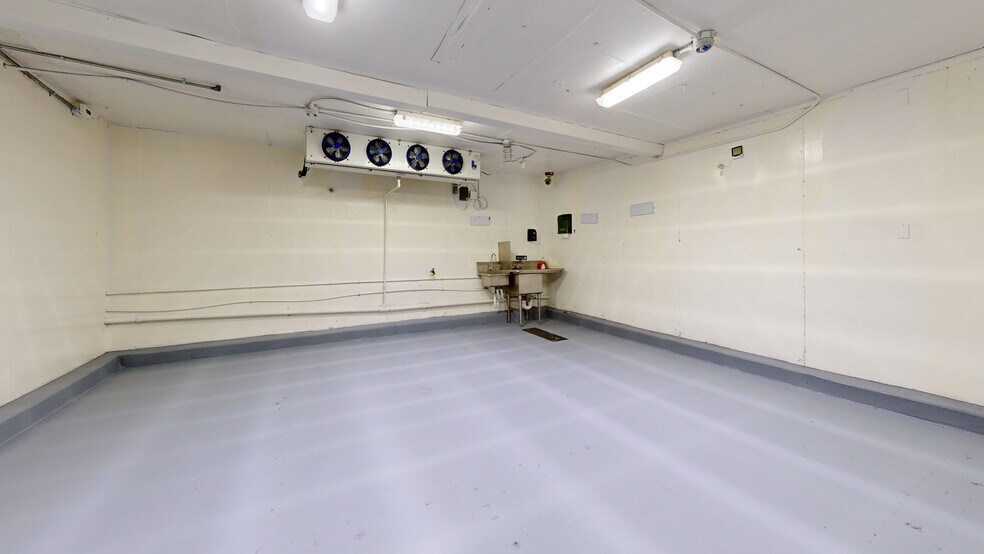 More Photos Of 174 NW 9th ave, Mulberry Distribution For Lease