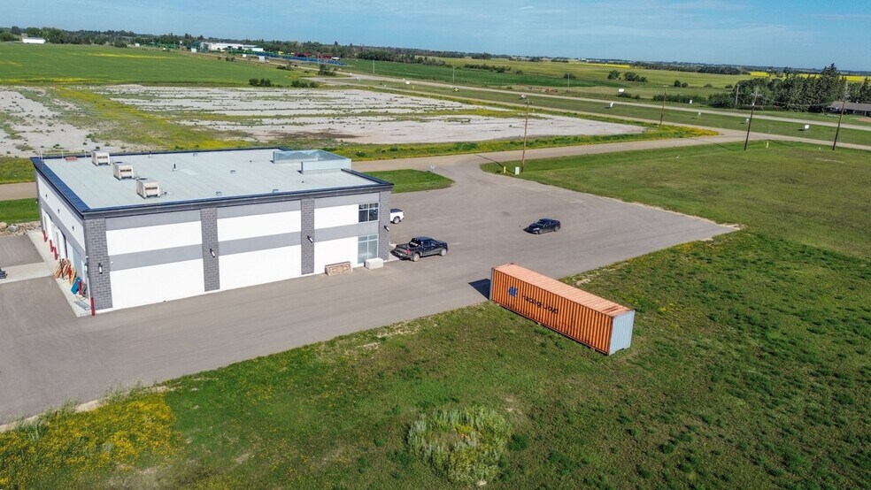 More Photos Of 4805 75 St, Stettler Storefront Retail Office For Sale