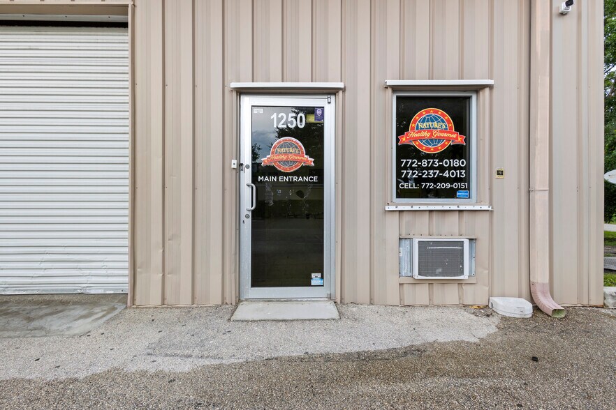 More Photos Of 1250-1264 SW Biltmore St, Port Saint Lucie Warehouse For Sale