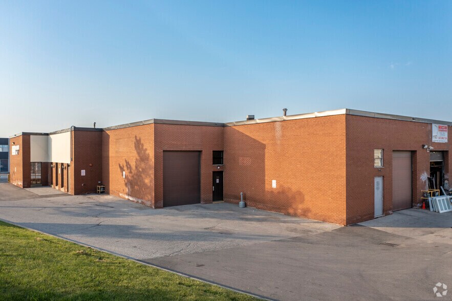 More Photos Of 20 Baywood Rd, Toronto Warehouse For Lease