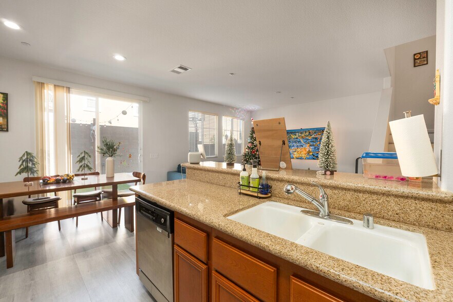 More Photos Of 10997 Cedarhurst Way, Riverside Multifamily For Sale