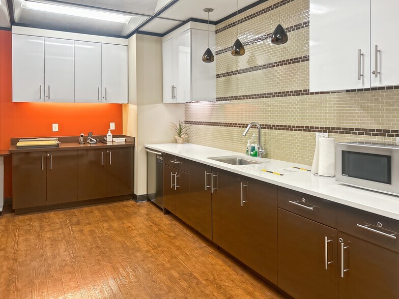 More Photos Of 10180 101 St NW, Edmonton Coworking Space