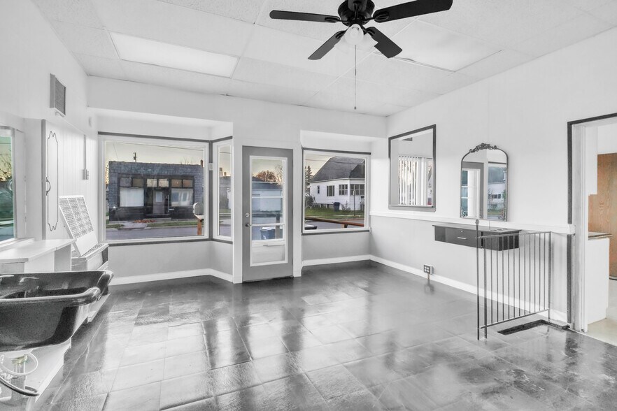 More Photos Of 1243 Michigan Ave, Bay City General Retail For Lease