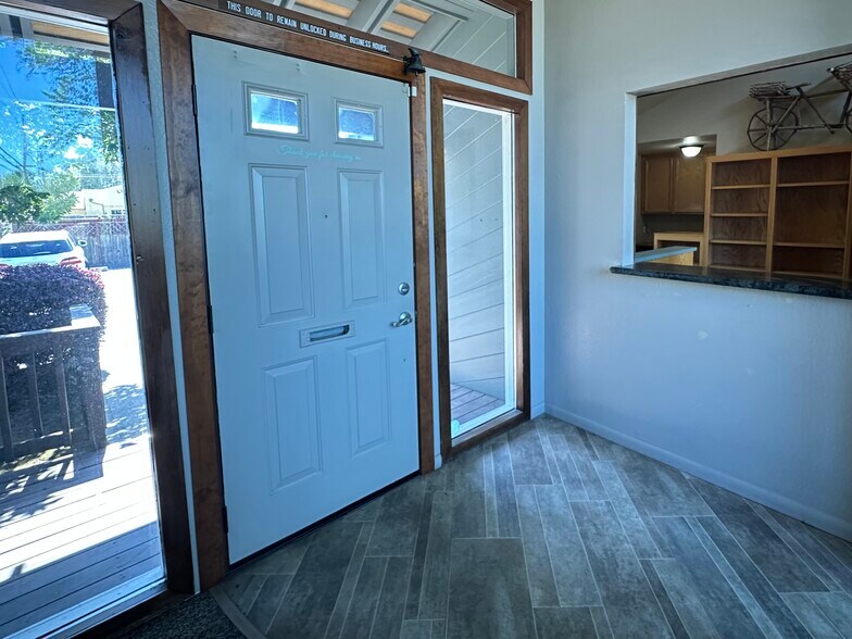 More Photos Of 496 East Ave, Lincoln Medical For Lease