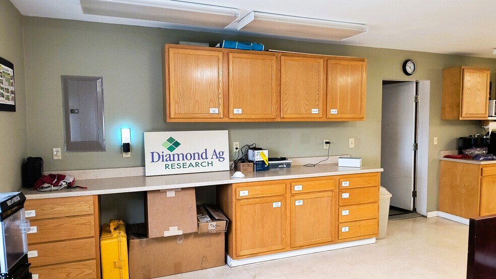 More Photos Of 853 KS-19 Hwy, Larned Warehouse For Sale