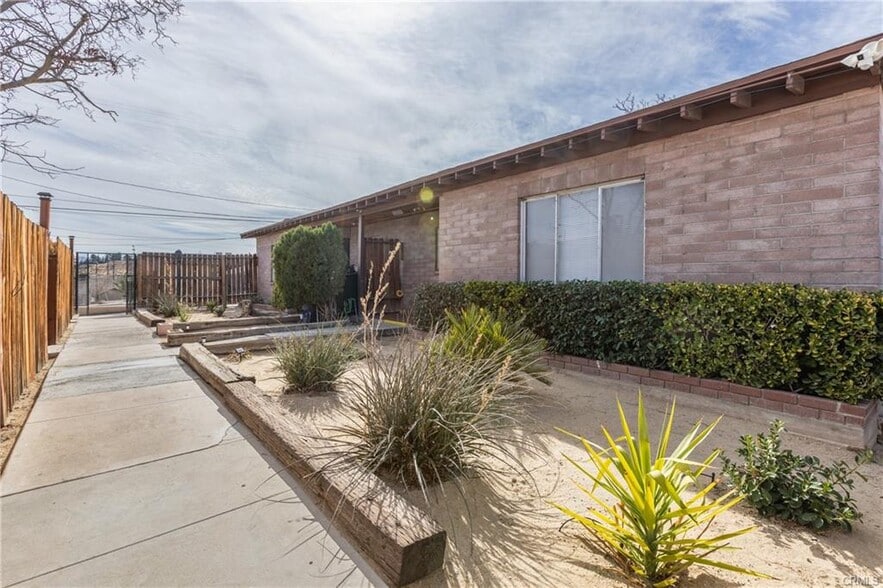 More Photos Of 15521-15531 4th St, Victorville Apartments For Sale