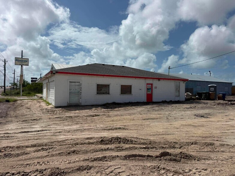 More Photos Of 9906 S Padre Island Dr, Corpus Christi Freestanding For Lease