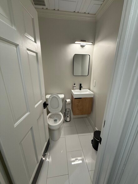 More Photos Of 5064 Roswell Rd, Atlanta Office Residential For Sale