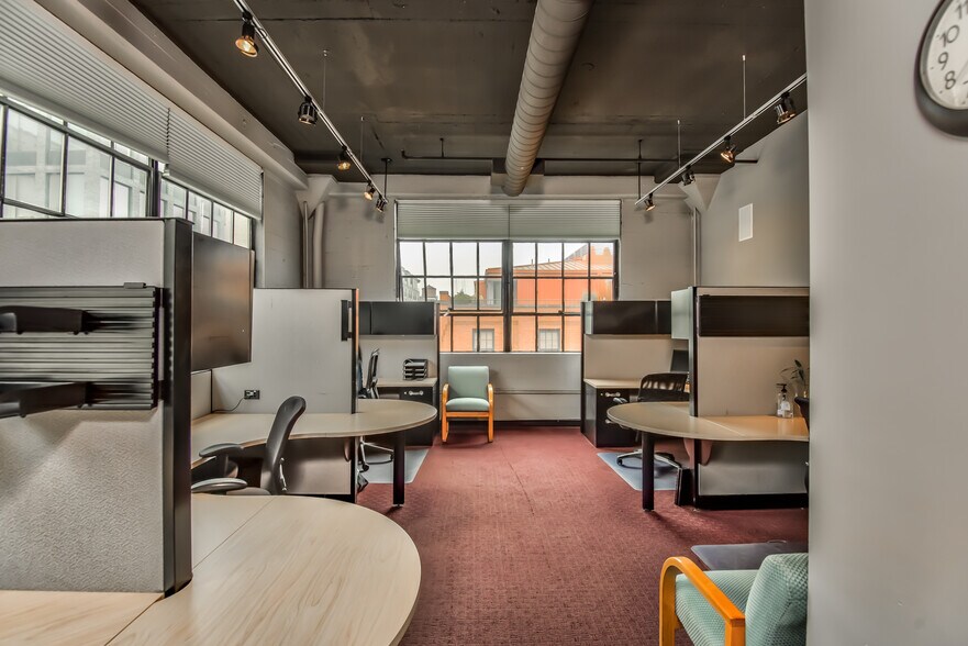 More Photos Of 1314 NW Irving St, Portland Office For Sale