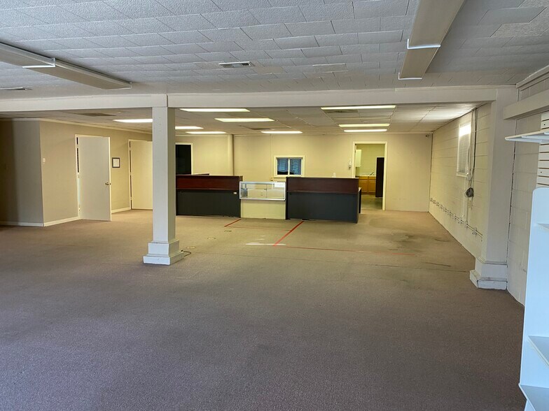 More Photos Of 1120 Broad Ave, Gulfport Freestanding For Lease