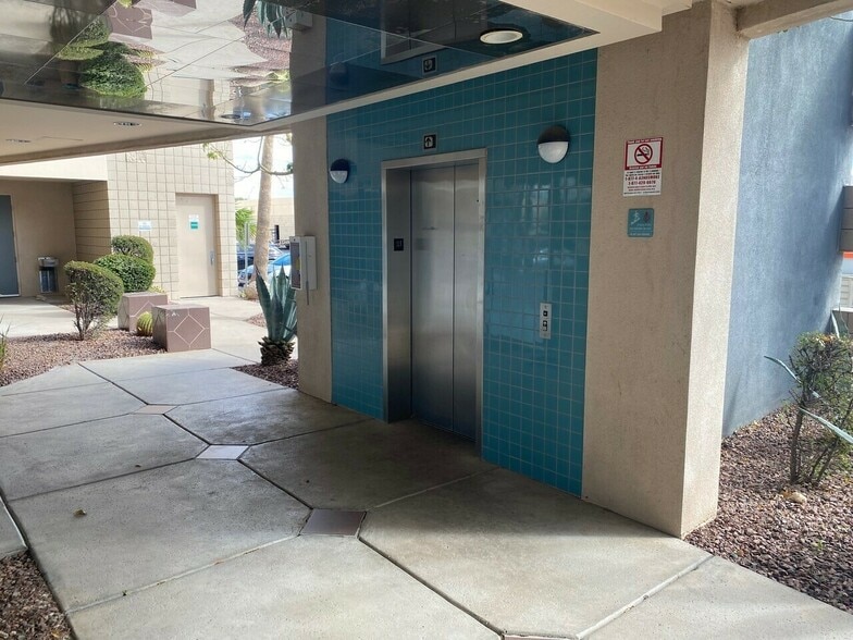 More Photos Of 1 W Deer Valley Rd, Phoenix Unknown For Lease