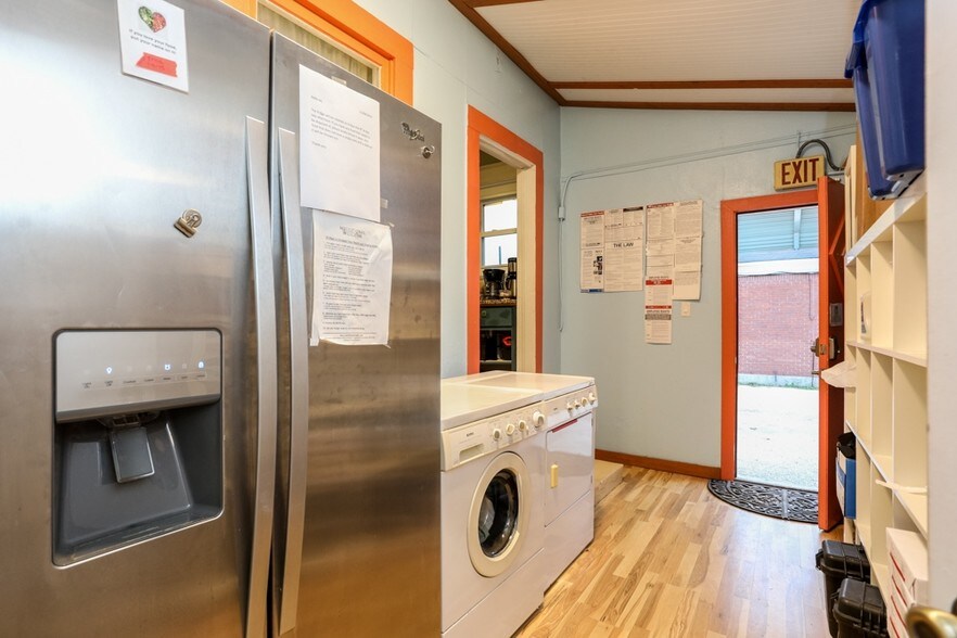 More Photos Of 1210 Rosewood Ave, Austin Freestanding For Lease