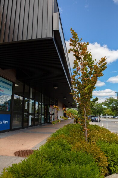 More Photos Of 270 The Kingsway, Toronto General Retail For Lease