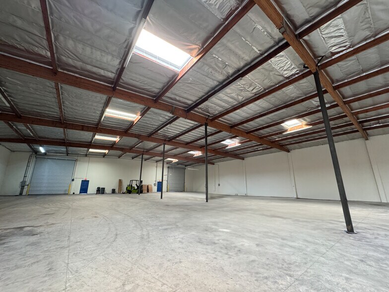 More Photos Of 440 E Walnut Ave, Fullerton Warehouse For Lease