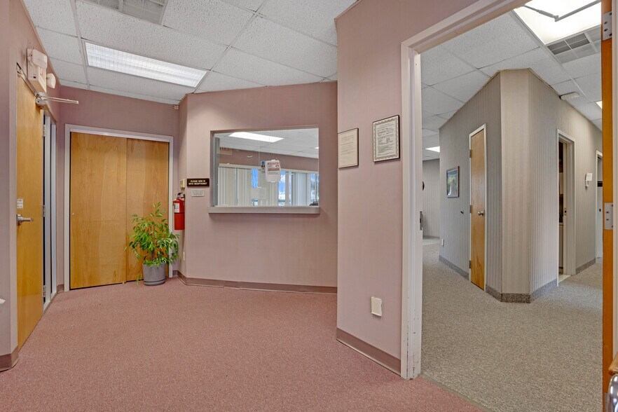 More Photos Of 1656 Oak Tree Rd, Edison Medical For Lease