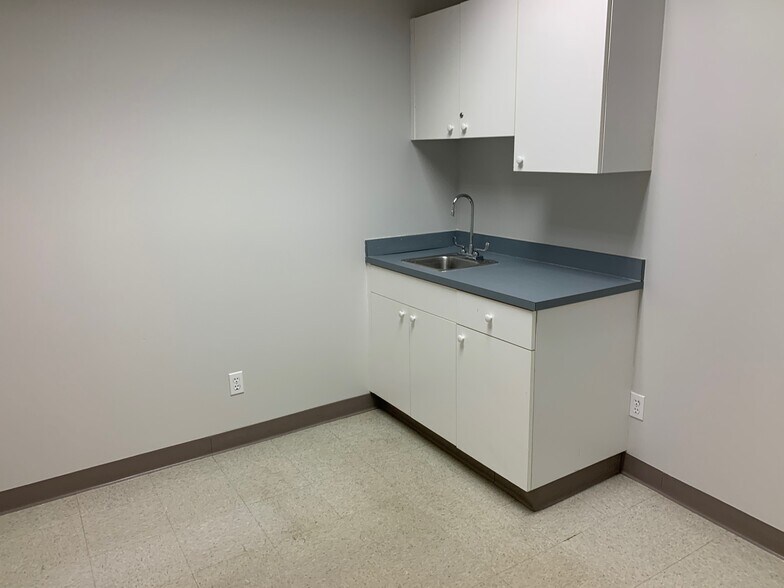 More Photos Of 25 Hospital Center Blvd, Hilton Head Medical For Lease