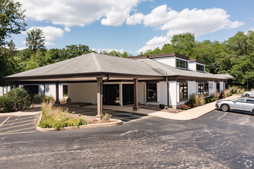 More Photos Of 2210 Dean St, St Charles Medical For Lease