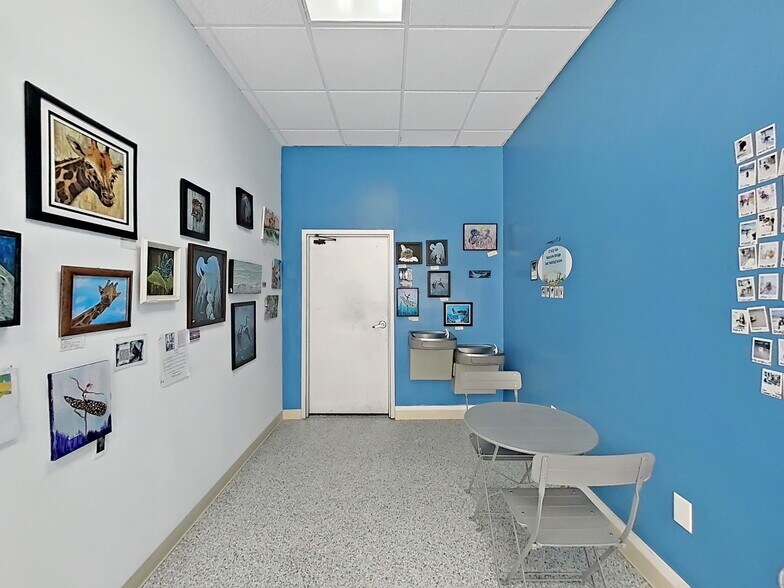 More Photos Of 18421-18423 US Highway 19 N, Clearwater Storefront For Lease