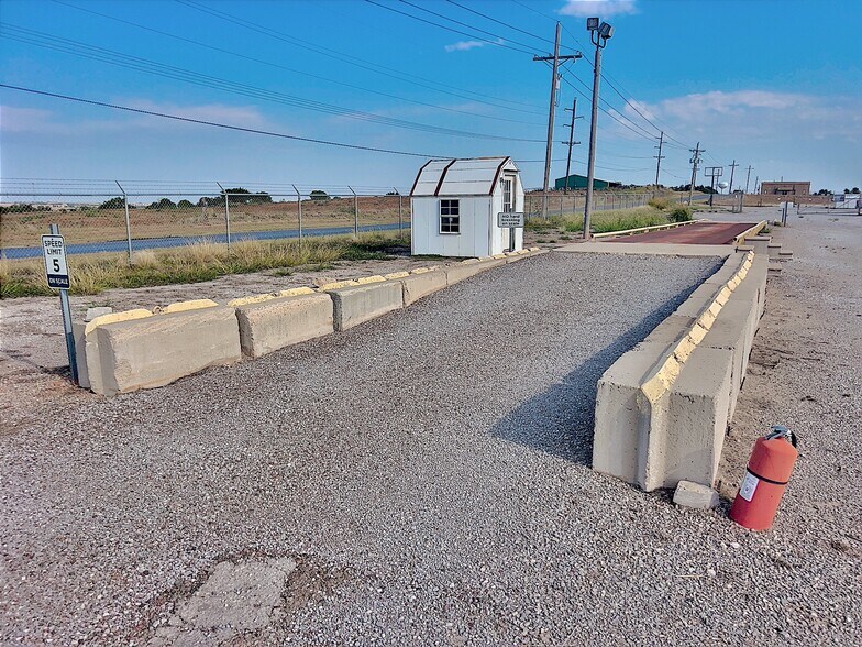 More Photos Of 1717 S 28th St, Clinton Distribution For Lease