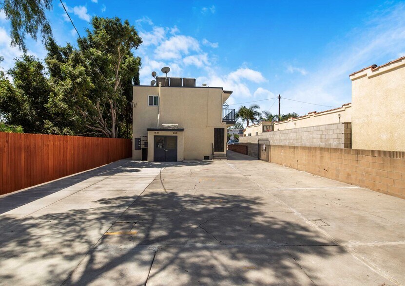 More Photos Of 564 W MacArthur Ave, San Pedro Apartments For Sale