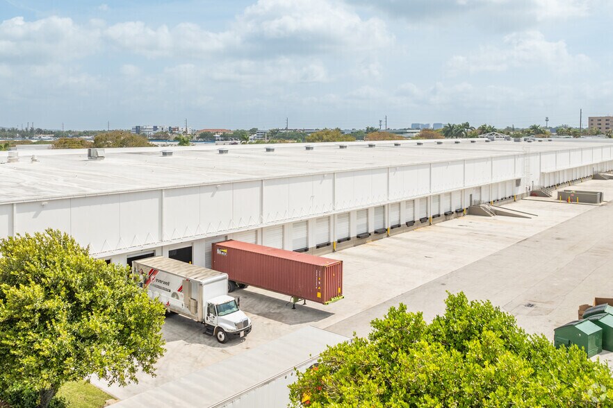 More Photos Of 10814 NW 33rd St, Miami Distribution For Lease