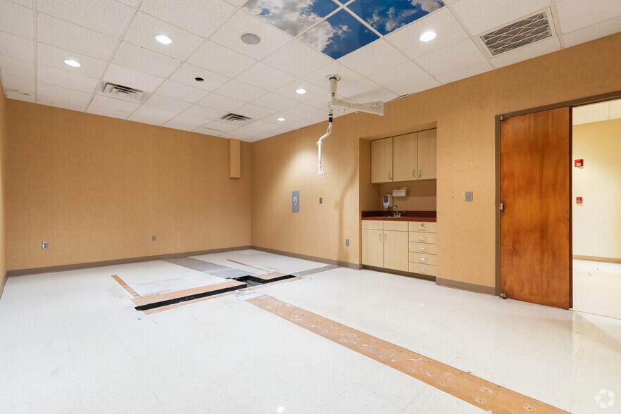 More Photos Of 1275 Highway 54 W, Fayetteville Medical For Lease