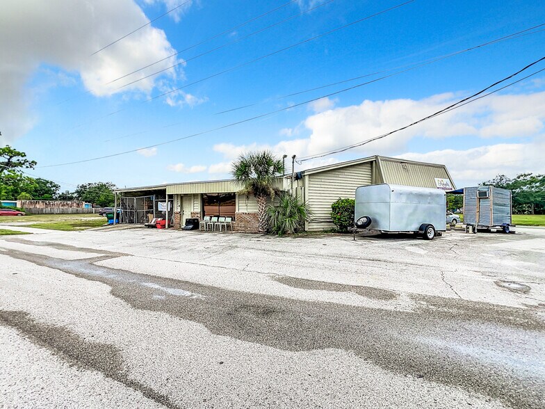 More Photos Of 2553-2565 Park Dr, Sanford Freestanding For Sale